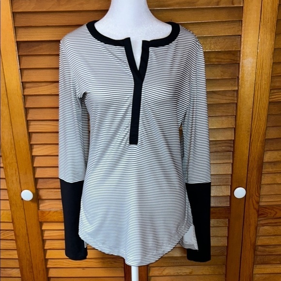 The Balance Collections Black and White Striped Top Size Medium - Picture 1 of 10